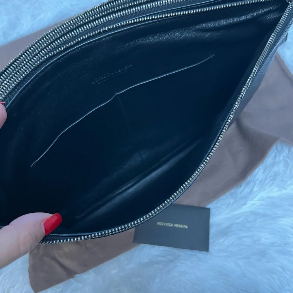 Bottega Veneta Maxi Intrecciato Triple Zip Messenger Bag - Picture 7 of 14